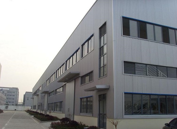 鋼結(jié)構(gòu)廠房施工遇到特殊天氣，這4個(gè)問題要注意