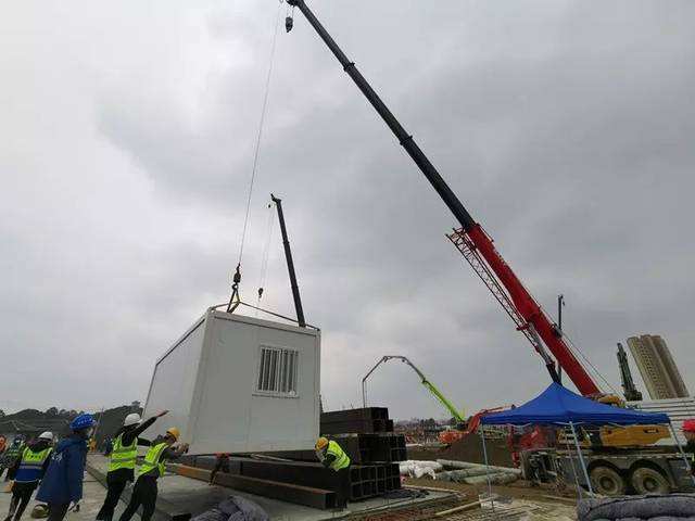 集裝箱板房和彩鋼活動房有什么不同？